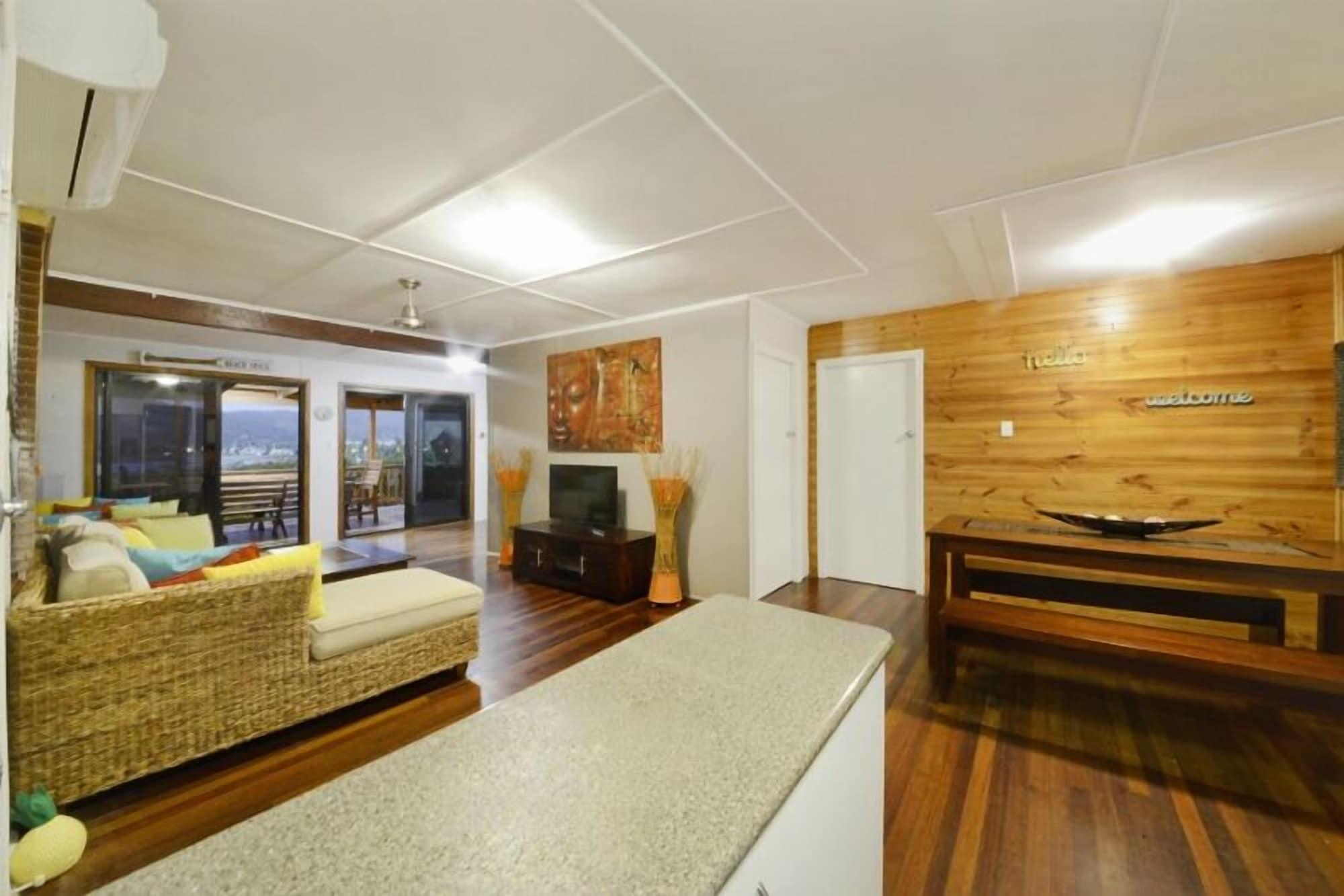 Airlie Guest House Airlie Beach Exterior foto