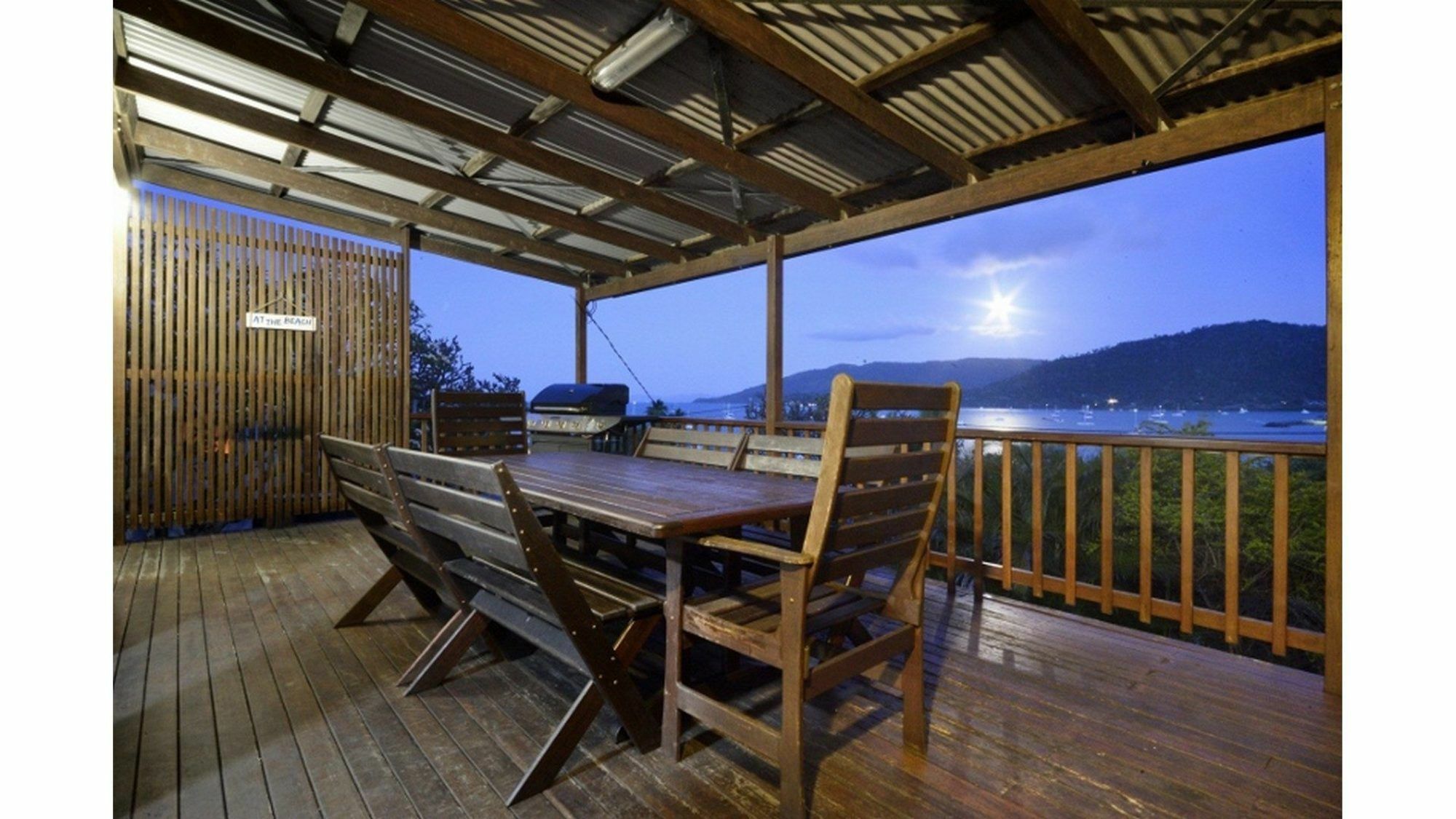 Airlie Guest House Airlie Beach Exterior foto